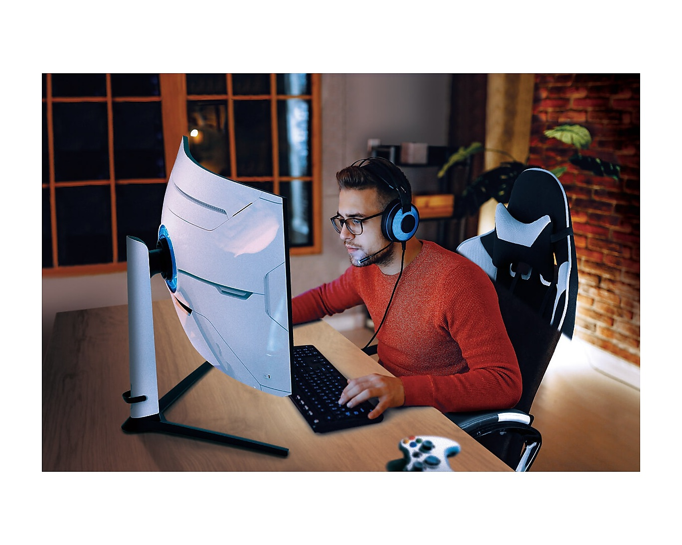 Samsung 32" Odyssey Neo G8 BG850, 4K Curved Gaming Monitor With 240Hz Refresh Rate &1ms Response Time LS32BG850