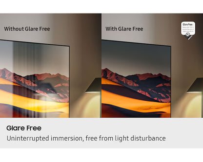 Comparison of a screen with and without glare-free technology, showing a mountain landscape.
